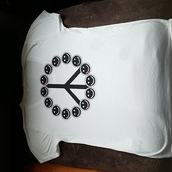 LAUREN MOSHI Smiling Peace Tee - Picture 11 of 12